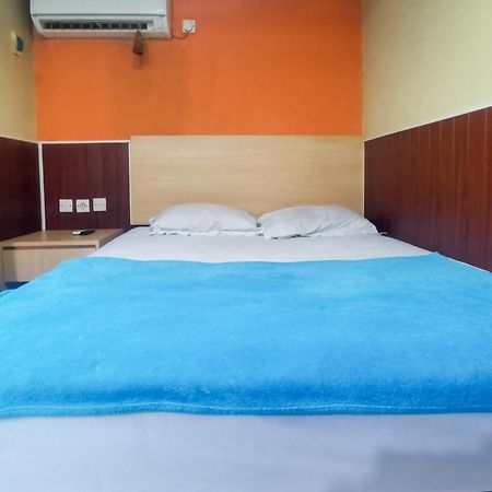 Gadok Hotel Container Inn Mitra Reddoorz מראה חיצוני תמונה