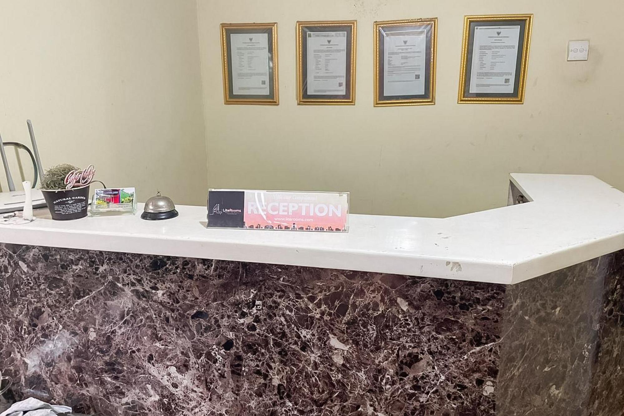 Gadok Hotel Container Inn Mitra Reddoorz מראה חיצוני תמונה