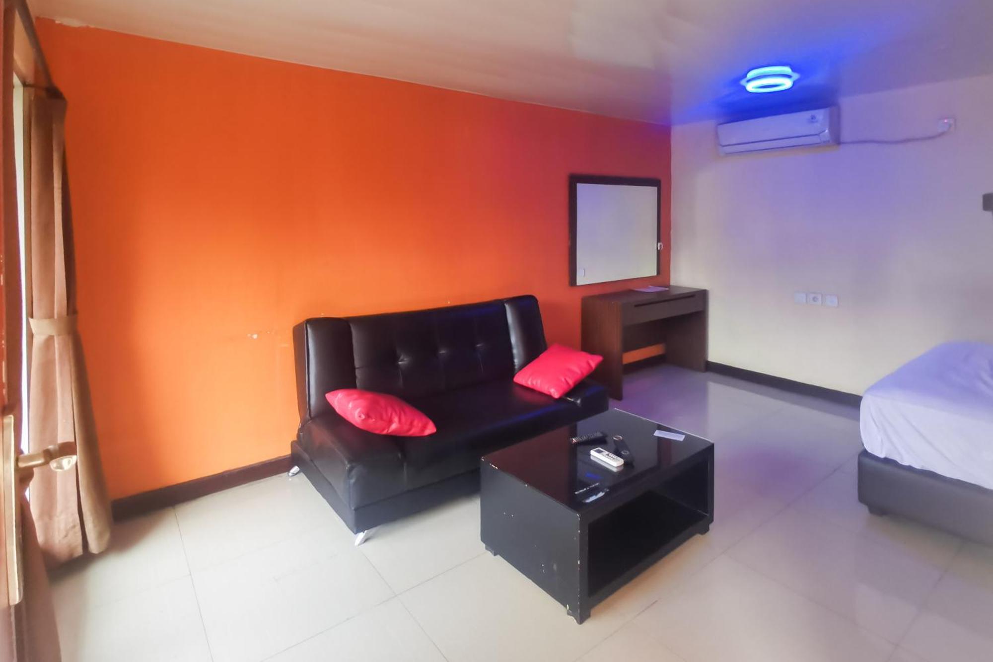 Gadok Hotel Container Inn Mitra Reddoorz מראה חיצוני תמונה