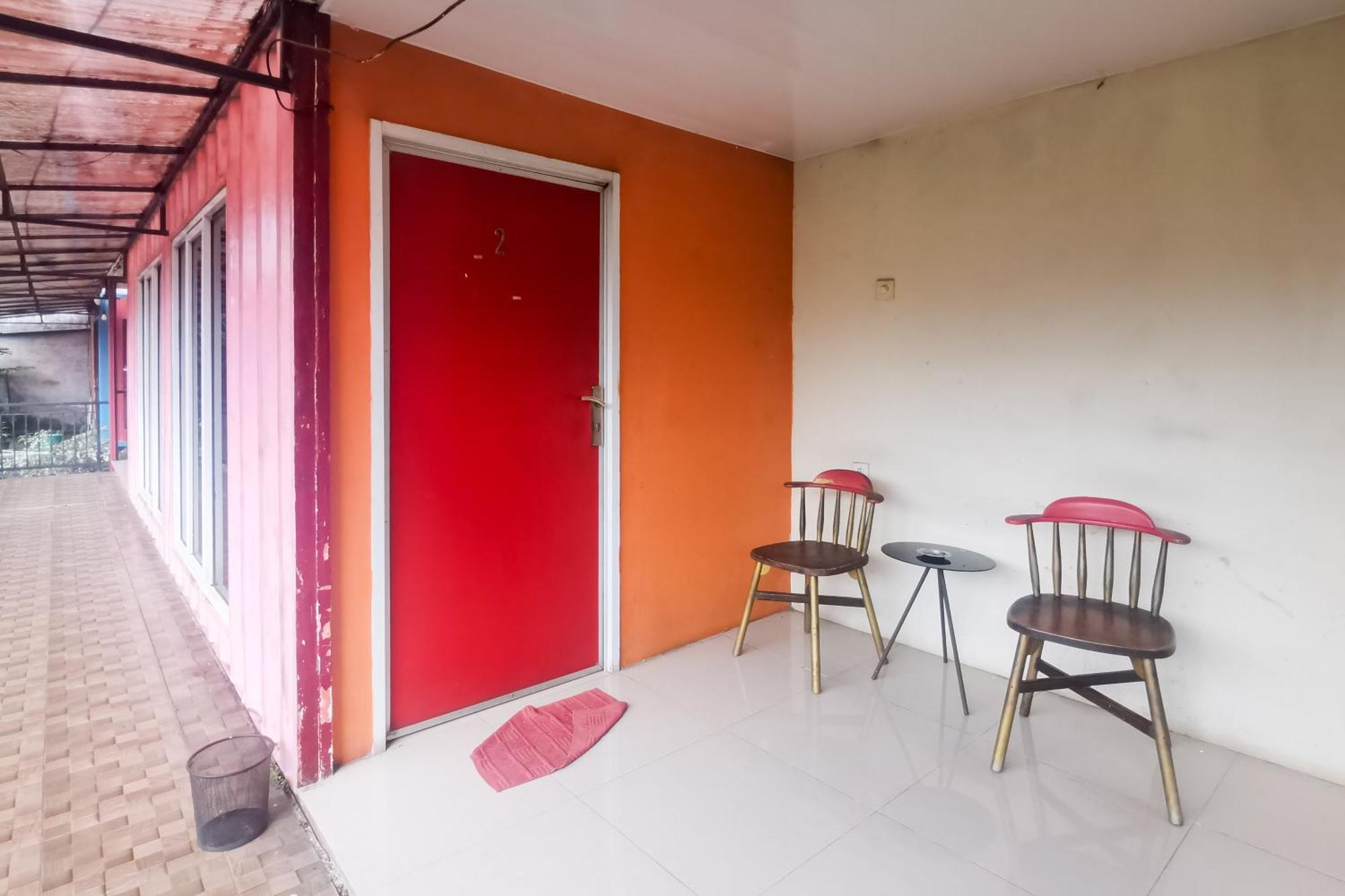 Gadok Hotel Container Inn Mitra Reddoorz מראה חיצוני תמונה