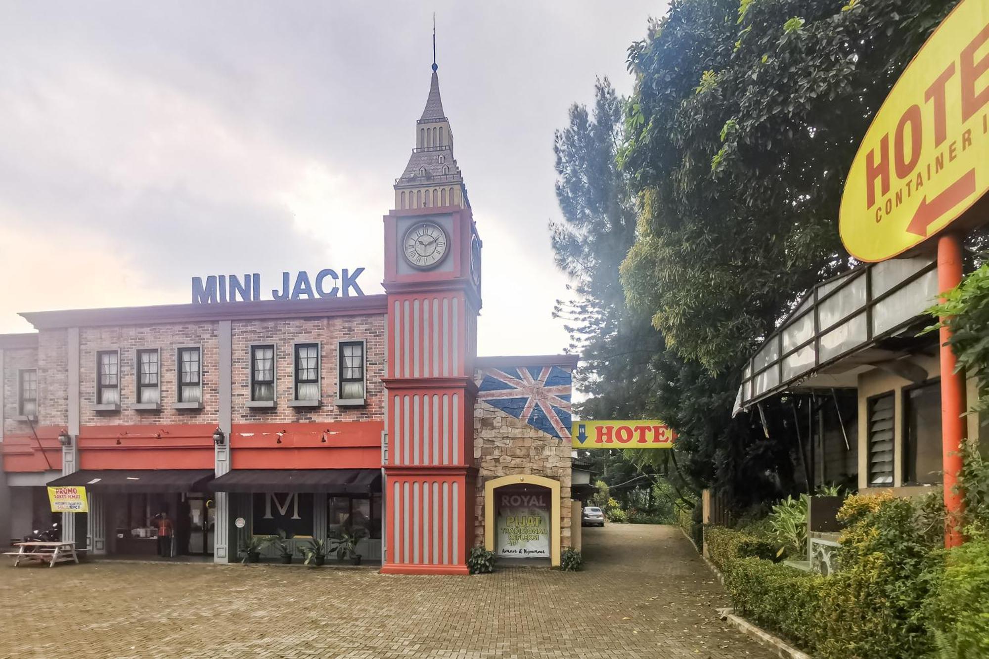 Gadok Hotel Container Inn Mitra Reddoorz מראה חיצוני תמונה