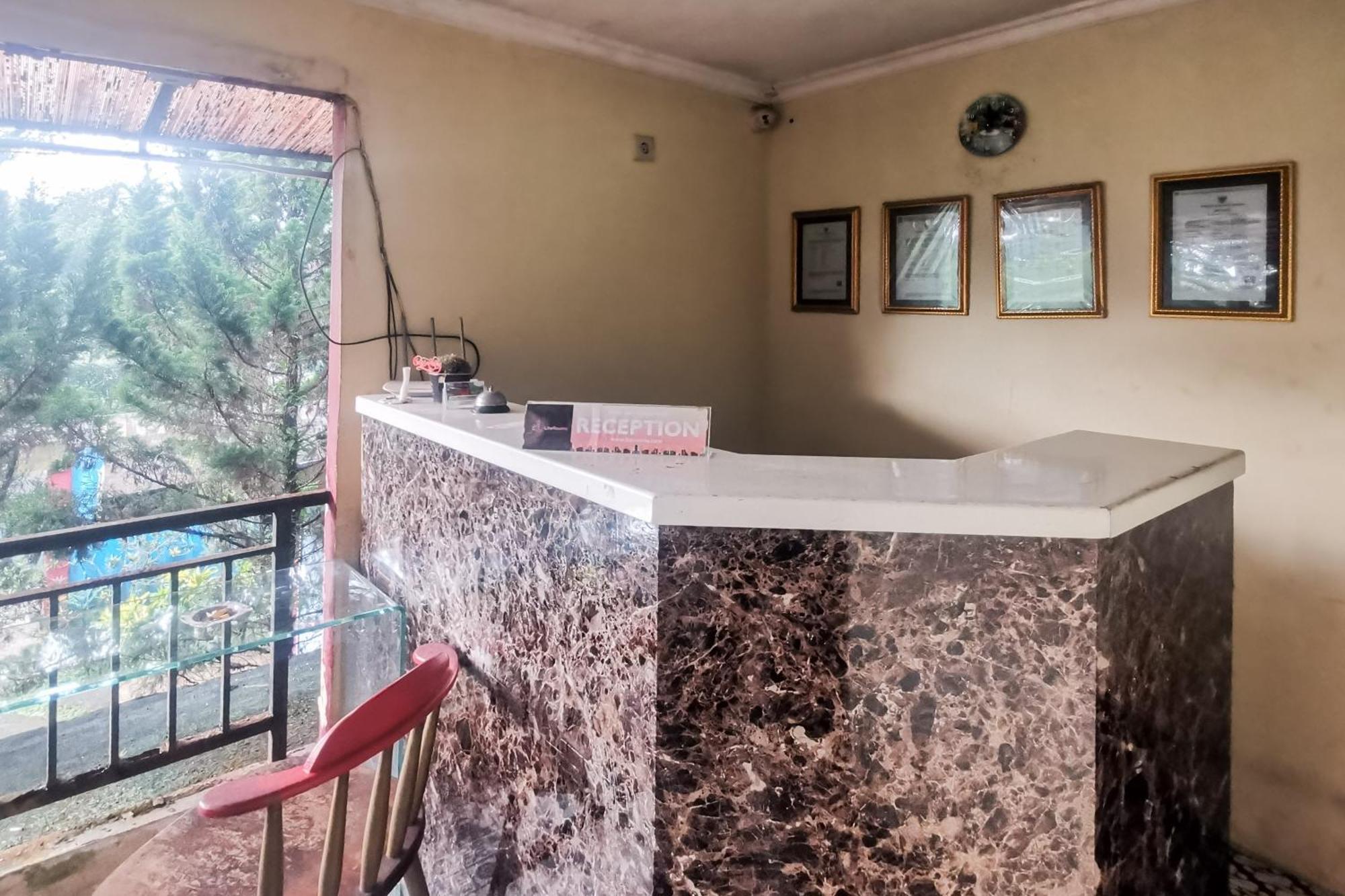 Gadok Hotel Container Inn Mitra Reddoorz מראה חיצוני תמונה